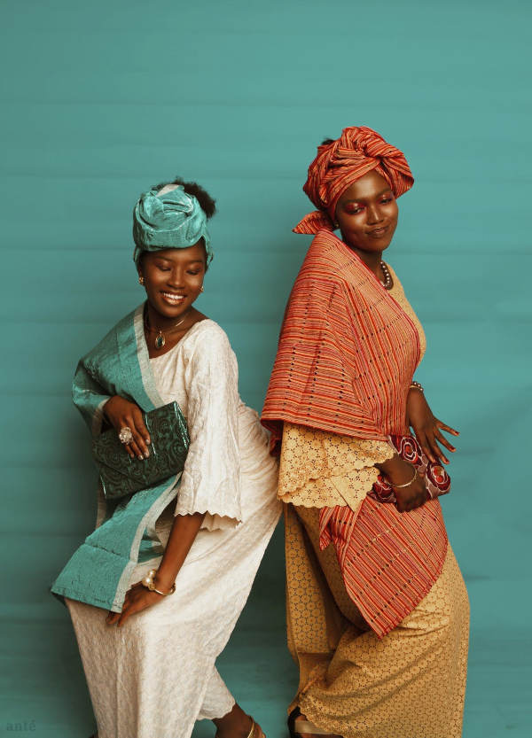 femme africaine avec tissu bazin