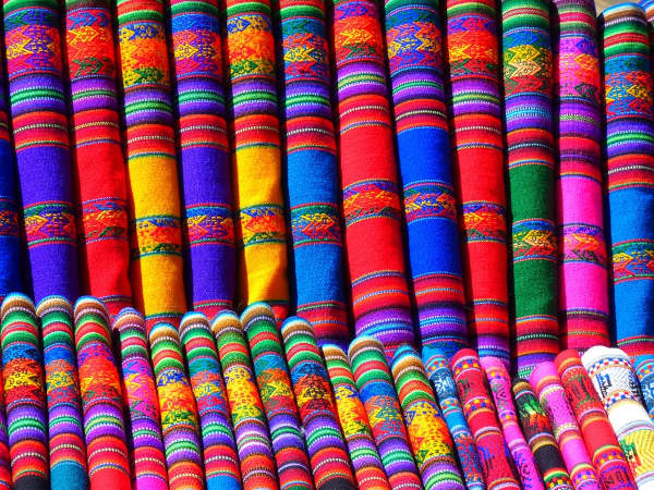 tissu périvien multicolore